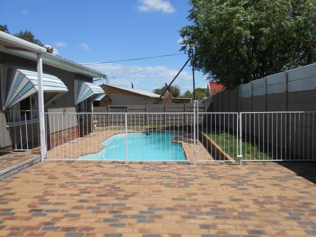 To Let 3 Bedroom Property for Rent in Bo Oakdale Western Cape